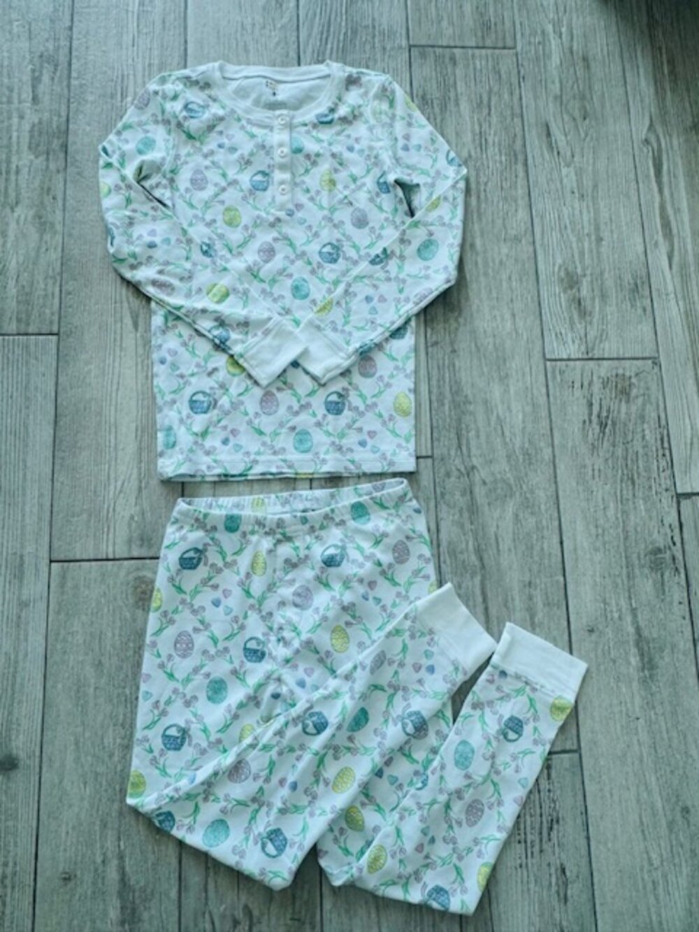 NWOT Roller Rabbit Kids Pajama Set White with Pastel Egg/Easter Print